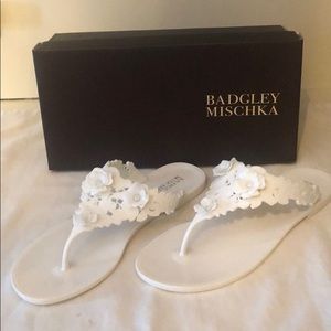 Badgley Mischka White Jelly flip flops size 9